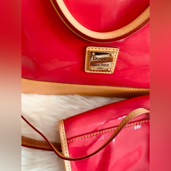 Dooney Bourke bourke patent leather pink dual strap with matching clutch - Picture 4 of 15